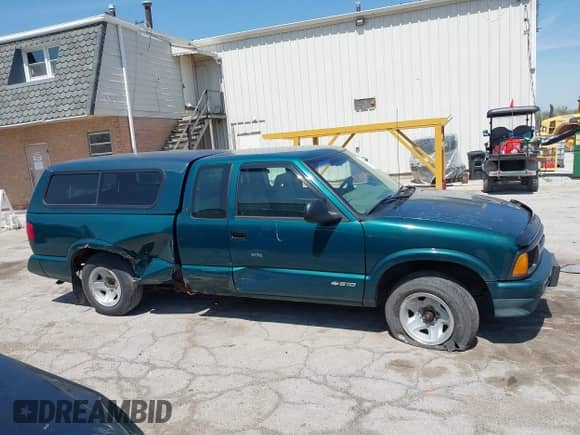 1997 Chevrolet S-10 LS с VIN 1GCCS19X4V8120776, выставлен на аукционе IAAI как лот 42106829 с пробегом 93 885 миль миль и . История ставок и продаж доступна на DreamBid. Изображение 13.
