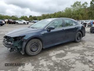 ✅ 2021 Toyota Camry Hybrid LE • VIN: 4T1C31AK7MU030004 • Лот: 84240135. Опубликован ранее на Copart с пробегом 39 023 миль. Бесплатный доступ к архиву аукционных продаж из США и подробный отчёт об истории автомобиля на DreamBid. Изображение 1.