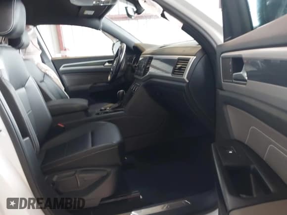 ✅ 2021 Volkswagen Atlas SE • VIN: 1V2NE2CA4MC201281 • Lot: 41242760. Listed on IAAI with 95,209 mi. Free auction sales archive from the USA and detailed vehicle history report at DreamBid. Image 5.