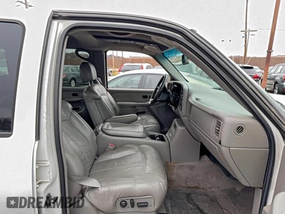 ✅ 2001 Chevrolet Silverado 2500HD LT • VIN: 1GCHC23171F166265 • Лот: 94521765. Опубликован ранее на Copart с пробегом 120 733 миль. Бесплатный доступ к архиву аукционных продаж из США и подробный отчёт об истории автомобиля на DreamBid. Изображение 5.