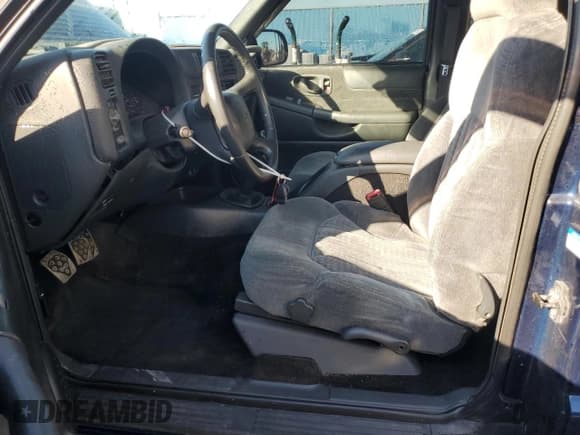 ✅ 2001 Chevrolet S-10 LS • VIN: 1GCCS19W918122900 • Лот: 85318274. Опубликован ранее на Copart с пробегом 226 362 миль. Бесплатный доступ к архиву аукционных продаж из США и подробный отчёт об истории автомобиля на DreamBid. Изображение 7.