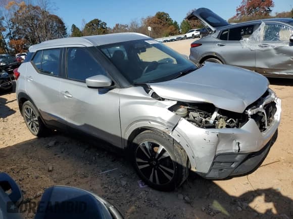 ✅ 2018 Nissan Kicks SV • VIN: 3N1CP5CU8JL529384 • Lot: 92212355. Listed on Copart with 80,975 mi. Free auction sales archive from the USA and detailed vehicle history report at DreamBid. Image 4.