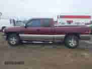 1999 Chevrolet Silverado 1500 LS z VIN 1GCEK19T8XE231163, wystawiony jako IAAI lot #43513149 z przebiegiem 204 007 mil mil oraz . Historia ofert i sprzedaży dostępna na DreamBid. Obrazek 14.