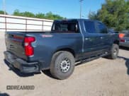 ✅ 2019 Chevrolet Silverado 1500 LT Trail Boss • VIN: 1GCPYFED2KZ152401 • Lot: 42211371. Wystawiony na IAAI z przebiegiem 106 796 mil. Bezpłatny archiwum sprzedaży aukcyjnych z USA i szczegółowy raport historii pojazdu na DreamBid. Zdjęcie 4.