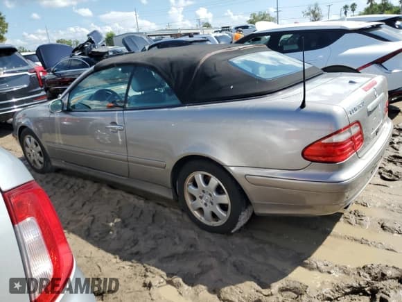 ✅ 2003 Mercedes-Benz CLK 320 • VIN: WDBLK65G63T142435 • Лот: 73847554. Опубликован ранее на Copart с пробегом Не указан. Бесплатный доступ к архиву аукционных продаж из США и подробный отчёт об истории автомобиля на DreamBid. Изображение 2.