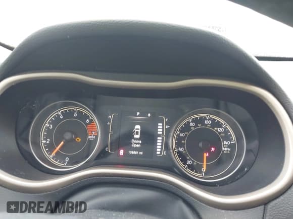 ✅ 2016 Jeep Cherokee Latitude • VIN: 1C4PJMCBXGW338271 • Lot: 43506388. Wystawiony na IAAI z przebiegiem 108 581 mil. Bezpłatny archiwum sprzedaży aukcyjnych z USA i szczegółowy raport historii pojazdu na DreamBid. Zdjęcie 7.