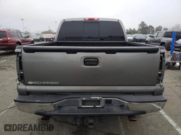 2006 Chevrolet Silverado 1500 LT2 z VIN 1GCEK19T16Z124365, wystawiony jako Copart lot #85999704 z przebiegiem Nie podano mil oraz Szkoda całkowita • Salvage title. Historia ofert i sprzedaży dostępna na DreamBid. Obrazek 6.