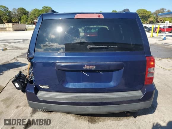 ✅ 2014 Jeep Patriot Sport • VIN: 1C4NJPBB4ED666126 • Lot: 92797395. Wystawiony na Copart z przebiegiem 104 021 mil. Bezpłatny archiwum sprzedaży aukcyjnych z USA i szczegółowy raport historii pojazdu na DreamBid. Zdjęcie 6.