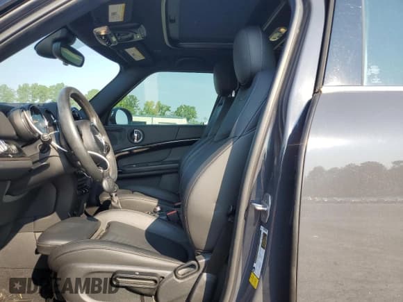 ✅ 2019 MINI Countryman Cooper S • VIN: WMZYT3C5XK3E95850 • Lot: 63079114. Listed on Copart with 69,128 mi. Free auction sales archive from the USA and detailed vehicle history report at DreamBid. Image 7.