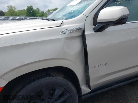 ✅ 2023 Chevrolet Tahoe High Country • VIN: 1GNSKTKL0PR214835 • Lot: 42347599. Wystawiony na IAAI z przebiegiem 53 799 mil. Bezpłatny archiwum sprzedaży aukcyjnych z USA i szczegółowy raport historii pojazdu na DreamBid. Zdjęcie 6.