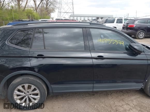 ✅ 2018 Volkswagen Tiguan S • VIN: 3VV1B7AX1JM076071 • Лот: 42043311. Опубликован ранее на IAAI с пробегом 107 883 миль. Бесплатный доступ к архиву аукционных продаж из США и подробный отчёт об истории автомобиля на DreamBid. Изображение 13.