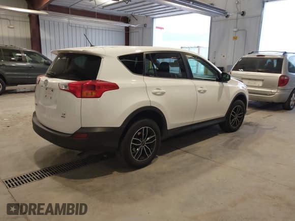 ✅ 2015 Toyota RAV4 LE • VIN: 2T3BFREV7FW277801 • Lot: 43704117. Listed on IAAI with 251,499 mi. Free auction sales archive from the USA and detailed vehicle history report at DreamBid. Image 4.