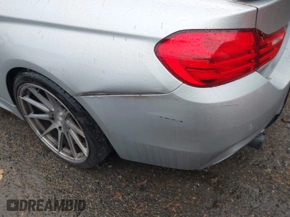 ✅ 2016 BMW 4 Series 435i xDrive • VIN: WBA3R5C55GK373053 • Lot: 43549985. Wystawiony na IAAI z przebiegiem 77 435 mil. Bezpłatny archiwum sprzedaży aukcyjnych z USA i szczegółowy raport historii pojazdu na DreamBid. Zdjęcie 18.