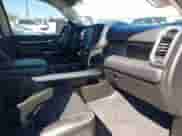 2022 Ram 1500 Laramie z VIN 1C6RREJT8NN337004, wystawiony jako IAAI lot #41700360 z przebiegiem 67 905 mil mil oraz . Historia ofert i sprzedaży dostępna na DreamBid. Obrazek 5.