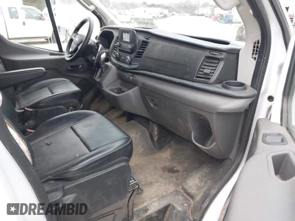 ✅ 2023 Ford Transit Cargo • VIN: 1FTBR3X87PKB82399 • Lot: 41368268. Wystawiony na IAAI z przebiegiem 19 374 mil. Bezpłatny archiwum sprzedaży aukcyjnych z USA i szczegółowy raport historii pojazdu na DreamBid. Zdjęcie 5.