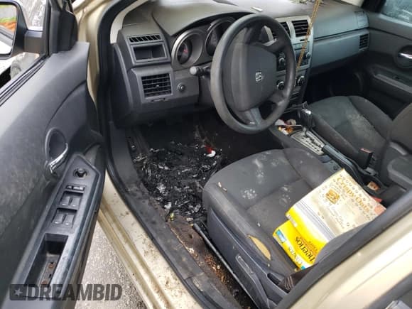 ✅ 2010 Dodge Avenger SXT • VIN: 1B3CC4FB1AN139659 • Lot: 70983584. Wystawiony na Copart z przebiegiem Nie podano. Bezpłatny archiwum sprzedaży aukcyjnych z USA i szczegółowy raport historii pojazdu na DreamBid. Zdjęcie 8.