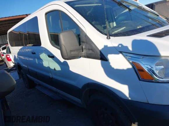 ✅ 2015 Ford Transit XL • VIN: 1FBZX2ZM3FKA76284 • Lot: 41047457. Wystawiony na IAAI z przebiegiem 191 400 mil. Bezpłatny archiwum sprzedaży aukcyjnych z USA i szczegółowy raport historii pojazdu na DreamBid. Zdjęcie 13.