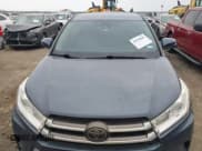 ✅ 2017 Toyota Highlander LE • VIN: 5TDZZRFH1HS222330 • Lot: 41933841. Wystawiony na IAAI z przebiegiem 150 459 mil. Bezpłatny archiwum sprzedaży aukcyjnych z USA i szczegółowy raport historii pojazdu na DreamBid. Zdjęcie 6.