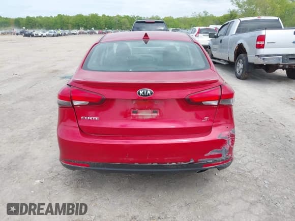 ✅ 2018 Kia Forte S • VIN: 3KPFL4A76JE241008 • Lot: 42242598. Wystawiony na IAAI z przebiegiem 135 766 mil. Bezpłatny archiwum sprzedaży aukcyjnych z USA i szczegółowy raport historii pojazdu na DreamBid. Zdjęcie 16.