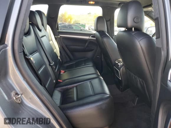 ✅ 2006 Porsche Cayenne Turbo • VIN: WP1AC29P36LA91830 • Lot: 77009944. Wystawiony na Copart z przebiegiem 155 390 mil. Bezpłatny archiwum sprzedaży aukcyjnych z USA i szczegółowy raport historii pojazdu na DreamBid. Zdjęcie 11.