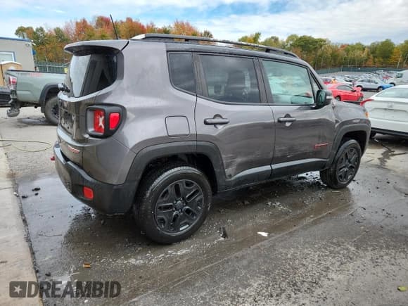 ✅ 2018 Jeep Renegade Trailhawk • VIN: ZACCJBCB5JPH36138 • Lot: 86796105. Listed on Copart with 283,300 mi. Free auction sales archive from the USA and detailed vehicle history report at DreamBid. Image 3.
