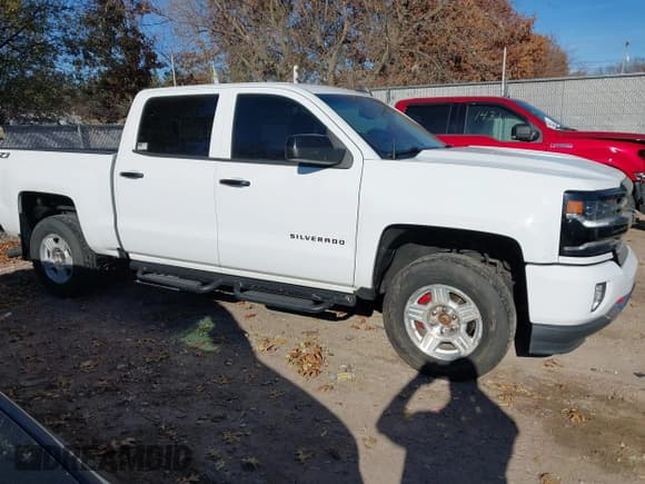 ✅ 2018 Chevrolet Silverado 1500 LTZ • VIN: 3GCUKSEC3JG226251 • Lot: 43672497. Wystawiony na IAAI z przebiegiem 158 623 mil. Bezpłatny archiwum sprzedaży aukcyjnych z USA i szczegółowy raport historii pojazdu na DreamBid. Zdjęcie 13.