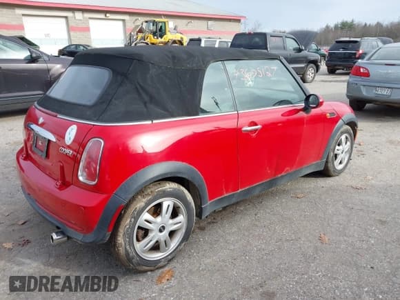 ✅ 2006 MINI Convertible • VIN: WMWRF33516TG16019 • Lot: 43695127. Wystawiony na IAAI z przebiegiem 158 669 mil. Bezpłatny archiwum sprzedaży aukcyjnych z USA i szczegółowy raport historii pojazdu na DreamBid. Zdjęcie 4.