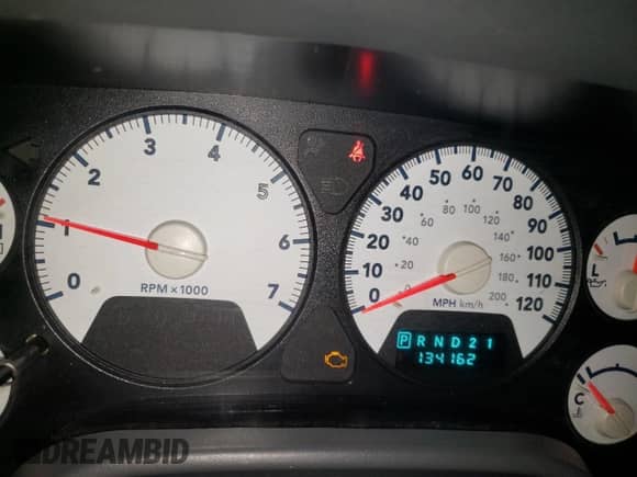 2006 Dodge 1500 Laramie z VIN 1D7HU18296S552196, wystawiony jako Copart lot #56712305 z przebiegiem 134 162 mil mil oraz Szkoda całkowita • Salvage title. Historia ofert i sprzedaży dostępna na DreamBid. Obrazek 9.