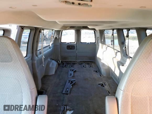 ✅ 2016 Chevrolet Express Passenger LT • VIN: 1GAZGPFG8G1160219 • Lot: 52105005. Wystawiony na Copart z przebiegiem 149 546 mil. Bezpłatny archiwum sprzedaży aukcyjnych z USA i szczegółowy raport historii pojazdu na DreamBid. Zdjęcie 10.