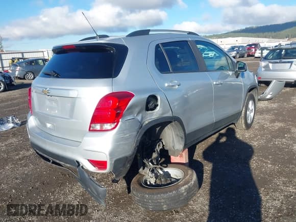 ✅ 2021 Chevrolet Trax LT • VIN: KL7CJPSB3MB325041 • Lot: 43750227. Listed on IAAI with 69,718 mi. Free auction sales archive from the USA and detailed vehicle history report at DreamBid. Image 4.