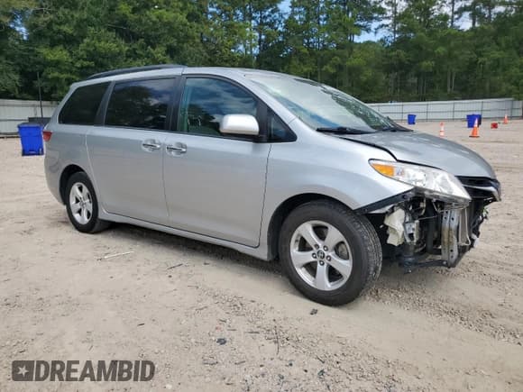 ✅ 2019 Toyota Sienna LE Auto Access Seat • VIN: 5TDKZ3DC0KS982049 • Lot: 69997545. Listed on Copart with 183,800 mi. Free auction sales archive from the USA and detailed vehicle history report at DreamBid. Image 4.