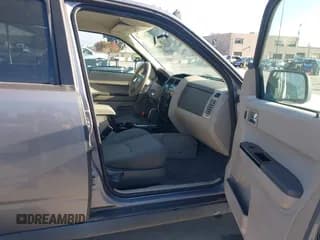 ✅ 2008 Mazda Tribute Touring • VIN: 4F2CZ02ZX8KM14269 • Lot: 43794132. Wystawiony na IAAI z przebiegiem 161 694 mil. Bezpłatny archiwum sprzedaży aukcyjnych z USA i szczegółowy raport historii pojazdu na DreamBid. Zdjęcie 5.