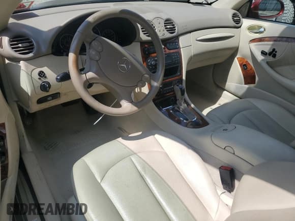 ✅ 2004 Mercedes-Benz CLK 320 • VIN: WDBTK65G54T016505 • Lot: 68742895. Wystawiony na Copart z przebiegiem 95 097 mil. Bezpłatny archiwum sprzedaży aukcyjnych z USA i szczegółowy raport historii pojazdu na DreamBid. Zdjęcie 8.