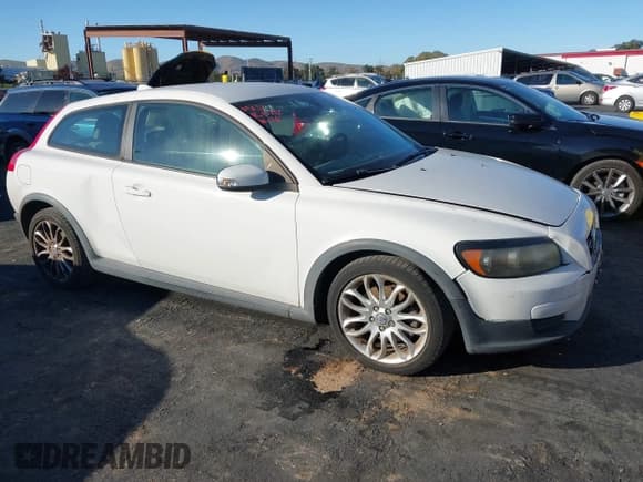 ✅ 2008 Volvo C30 Version 1.0 • VIN: YV1MK672082048923 • Lot: 43531153. Listed on IAAI with 103,190 mi. Free auction sales archive from the USA and detailed vehicle history report at DreamBid. Image 1.