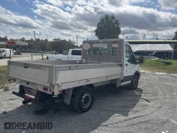 ✅ 2018 Ford Transit • VIN: 1FDYR5ZM6JKA80594 • Lot: 46126835. Wystawiony na Copart z przebiegiem 102 620 mil. Bezpłatny archiwum sprzedaży aukcyjnych z USA i szczegółowy raport historii pojazdu na DreamBid. Zdjęcie 4.