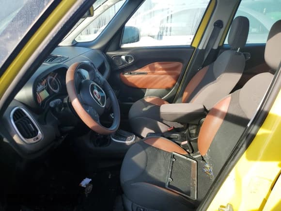 ✅ 2014 FIAT 500L Trekking • VIN: ZFBCFADH8EZ013585 • Lot: 76193764. Listed on Copart with Not provided. Free auction sales archive from the USA and detailed vehicle history report at DreamBid. Image 7.