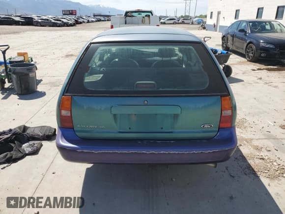 ✅ 1998 Ford Escort SE • VIN: 3FAFP15P5WR230715 • Lot: 58982595. Listed on Copart with 112,250 mi. Free auction sales archive from the USA and detailed vehicle history report at DreamBid. Image 6.