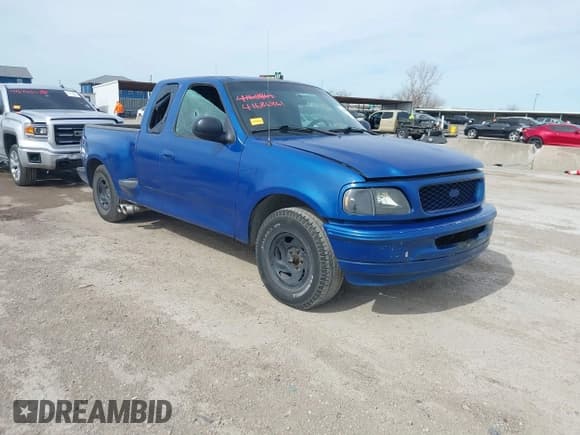 ✅ 1997 Ford F-150 XL • VIN: 1FTDX07W3VKA48742 • Lot: 41686861. Wystawiony na IAAI z przebiegiem 166 718 mil. Bezpłatny archiwum sprzedaży aukcyjnych z USA i szczegółowy raport historii pojazdu na DreamBid. Zdjęcie 1.