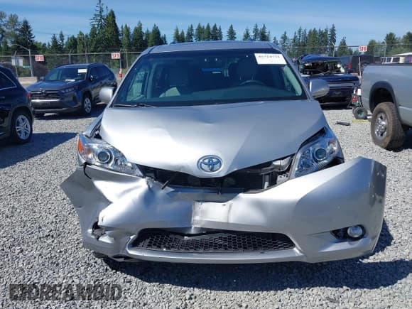 ✅ 2015 Toyota Sienna Limited • VIN: 5TDDK3DC5FS126524 • Lot: 42724732. Listed on IAAI with 98,946 mi. Free auction sales archive from the USA and detailed vehicle history report at DreamBid. Image 6.