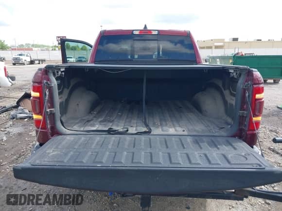 2020 Ram 1500 Laramie с VIN 1C6RREJT5LN172736, выставлен на аукционе IAAI как лот 42116462 с пробегом 73 303 миль миль и . История ставок и продаж доступна на DreamBid. Изображение 16.