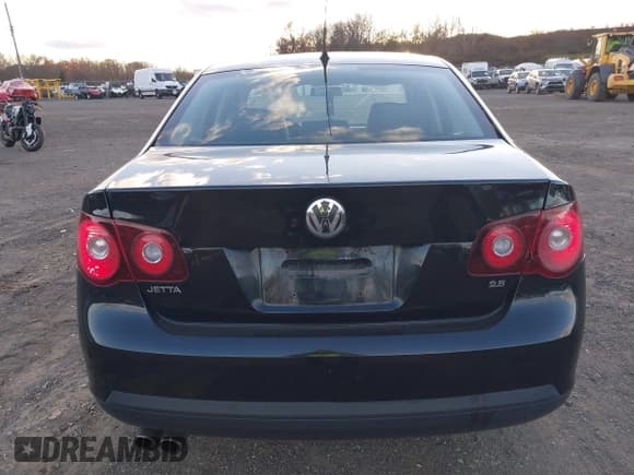 ✅ 2010 Volkswagen Jetta SE • VIN: 3VWRZ7AJXAM158192 • Lot: 43702550. Listed on IAAI with 140,702 mi. Free auction sales archive from the USA and detailed vehicle history report at DreamBid. Image 18.