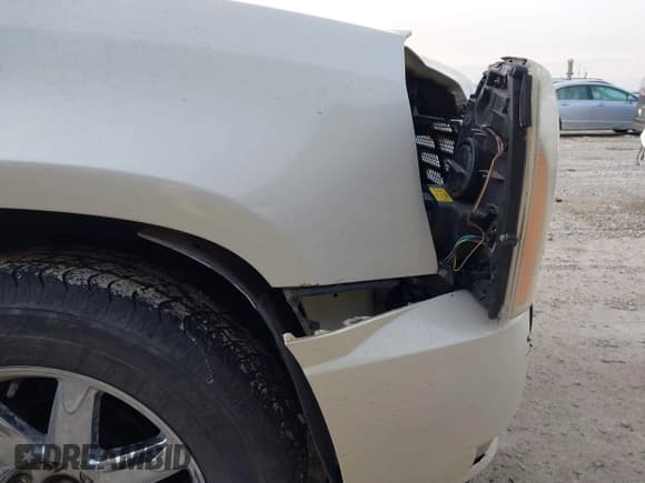 ✅ 2009 Cadillac Escalade • VIN: 1GYFK23289R263532 • Lot: 43783759. Listed on IAAI with 196,753 mi. Free auction sales archive from the USA and detailed vehicle history report at DreamBid. Image 17.