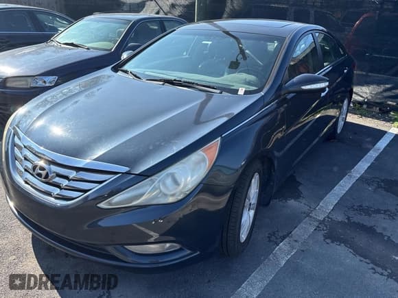 ✅ 2011 Hyundai Sonata SE • VIN: 5NPEC4AC8BH132474 • Lot: 83228294. Listed on Copart with 136,310 mi. Free auction sales archive from the USA and detailed vehicle history report at DreamBid. Image 2.