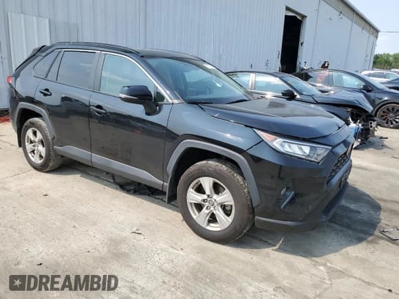 ✅ 2021 Toyota RAV4 XLE • VIN: 2T3P1RFV4MW160306 • Lot: 60722055. Wystawiony na Copart z przebiegiem 62 620 mil. Bezpłatny archiwum sprzedaży aukcyjnych z USA i szczegółowy raport historii pojazdu na DreamBid. Zdjęcie 4.