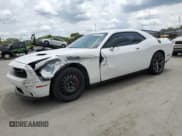 ✅ 2015 Dodge Challenger SXT Plus • VIN: 2C3CDZBG1FH757630 • Lot: 63561574. Wystawiony na Copart z przebiegiem 86 258 mil. Bezpłatny archiwum sprzedaży aukcyjnych z USA i szczegółowy raport historii pojazdu na DreamBid. Zdjęcie 1.