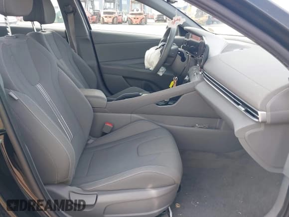 ✅ 2024 Hyundai Elantra SEL • VIN: KMHLM4DGXRU635843 • Lot: 43279016. Listed on IAAI with 32,546 mi. Free auction sales archive from the USA and detailed vehicle history report at DreamBid. Image 5.