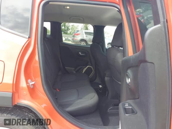 ✅ 2017 Jeep Renegade Latitude • VIN: ZACCJABB9HPG37652 • Lot: 42202859. Listed on IAAI with 98,629 mi. Free auction sales archive from the USA and detailed vehicle history report at DreamBid. Image 8.
