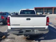 ✅ 2005 Chevrolet Silverado 2500HD LS • VIN: 1GCHK23225F829520 • Lot: 43518276. Wystawiony na IAAI z przebiegiem 276 568 mil. Bezpłatny archiwum sprzedaży aukcyjnych z USA i szczegółowy raport historii pojazdu na DreamBid. Zdjęcie 16.