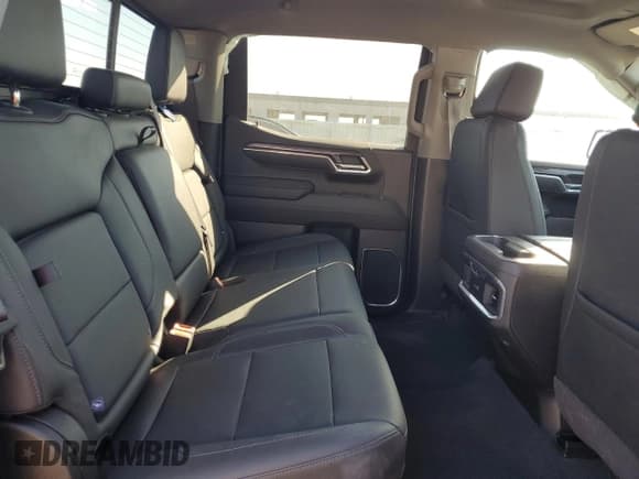 ✅ 2025 Chevrolet Silverado 1500 LTZ • VIN: 1GCUKGED6SZ105382 • Lot: 69516245. Wystawiony na Copart z przebiegiem 14 929 mil. Bezpłatny archiwum sprzedaży aukcyjnych z USA i szczegółowy raport historii pojazdu na DreamBid. Zdjęcie 10.