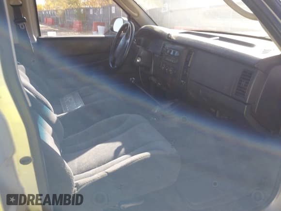 ✅ 2004 Dodge Dakota • VIN: 1D7HG12KX4S713541 • Lot: 43611680. Wystawiony na IAAI z przebiegiem 186 687 mil. Bezpłatny archiwum sprzedaży aukcyjnych z USA i szczegółowy raport historii pojazdu na DreamBid. Zdjęcie 5.